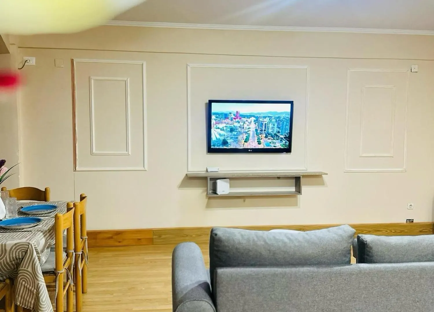 Warm & Spacious Apartment With Balcony Tirana
