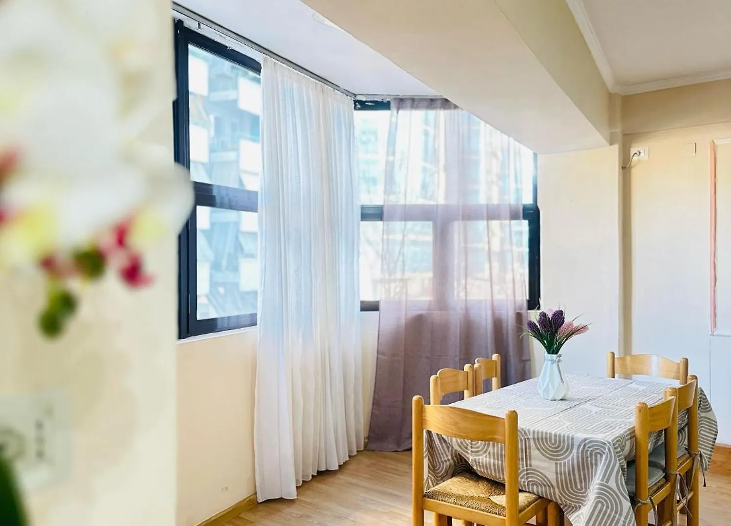 Warm & Spacious Apartment With Balcony Tirana