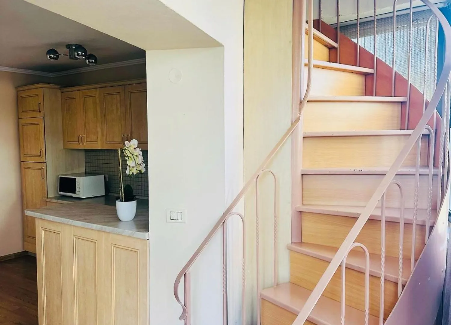 Warm & Spacious Apartment With Balcony Tirana