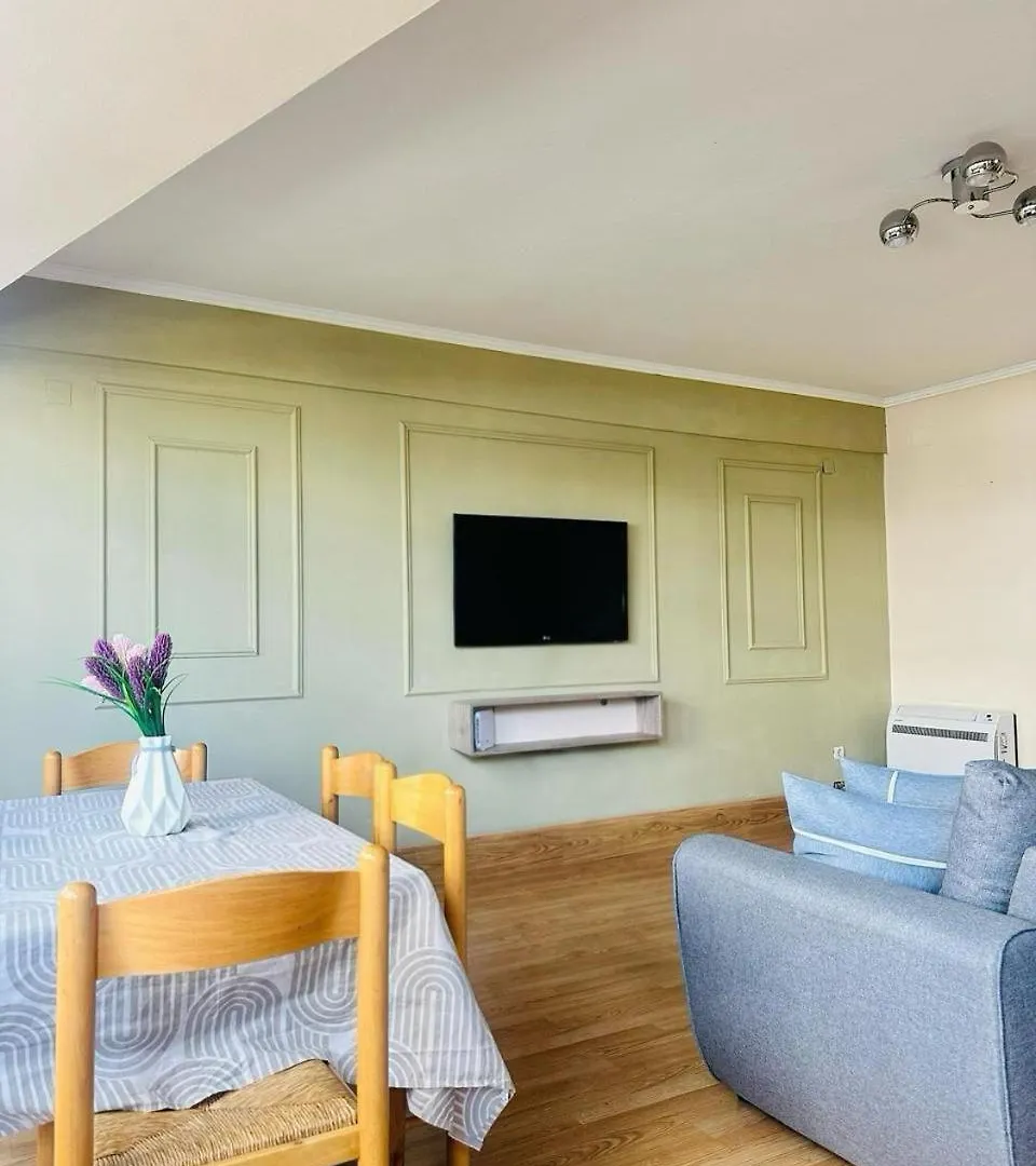 Warm & Spacious Apartment With Balcony Tirana 0*,